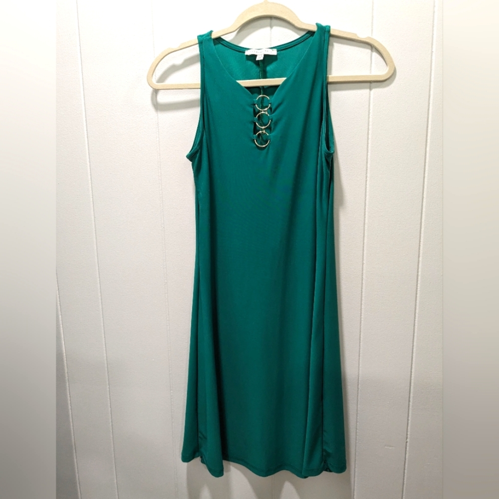 Misses sleeveless dress by Tash and Sophie. Size XS, green